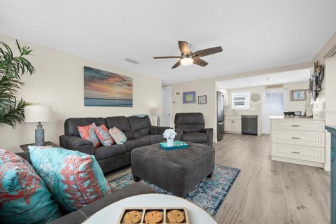 Villa ou maison à vendre à Sarasota, Floride: 2 chambres, 77.67 m2 № 2156685 - photo 14