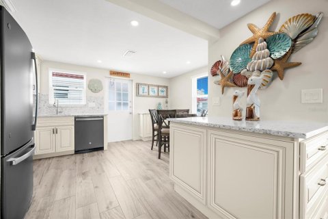Villa ou maison à vendre à Sarasota, Floride: 2 chambres, 77.67 m2 № 2156685 - photo 11