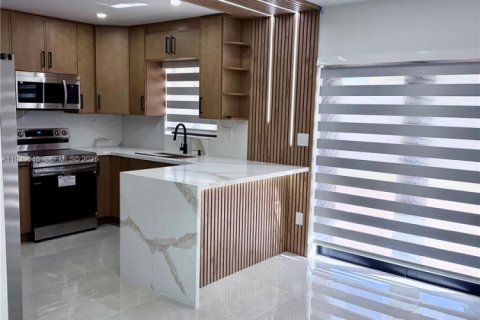 Villa ou maison à vendre à Miami, Floride: 3 chambres, 107.02 m2 № 2005249 - photo 8