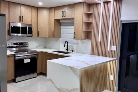 Villa ou maison à vendre à Miami, Floride: 3 chambres, 107.02 m2 № 2005249 - photo 9