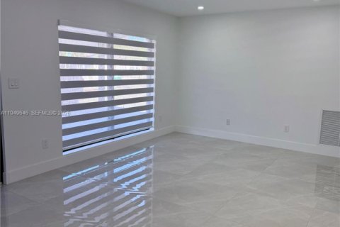 Villa ou maison à vendre à Miami, Floride: 3 chambres, 107.02 m2 № 2005249 - photo 5