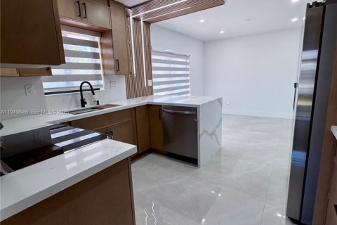 Villa ou maison à vendre à Miami, Floride: 3 chambres, 107.02 m2 № 2005249 - photo 13