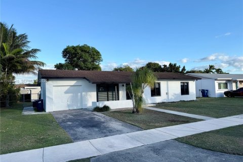 Villa ou maison à vendre à Miami, Floride: 3 chambres, 107.02 m2 № 2005249 - photo 3