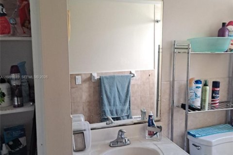 Copropriété à louer à Sweetwater, Floride: 1 chambre, 680.6 m2 № 2080057 - photo 6