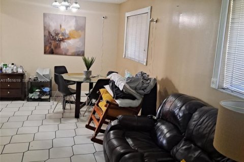 Copropriété à louer à Sweetwater, Floride: 1 chambre, 680.6 m2 № 2080057 - photo 3