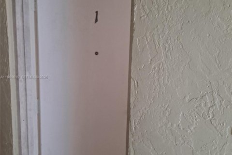 Copropriété à louer à Sweetwater, Floride: 1 chambre, 680.6 m2 № 2080057 - photo 4