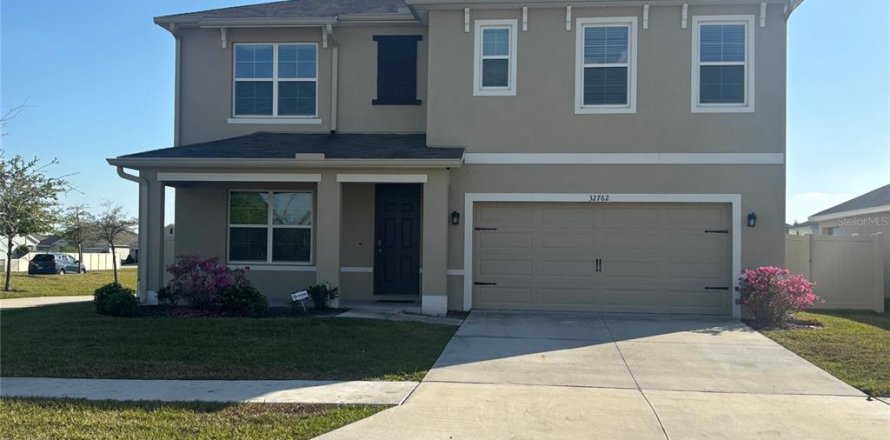 House in Wesley Chapel, Florida 5 bedrooms, 242.01 sq.m. № 2239023