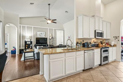 House in Kissimmee, Florida 4 bedrooms, 206.43 sq.m. № 1851433 - photo 11