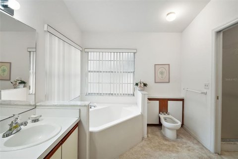 House in Leesburg, Florida 2 bedrooms, 155.43 sq.m. № 1546285 - photo 15
