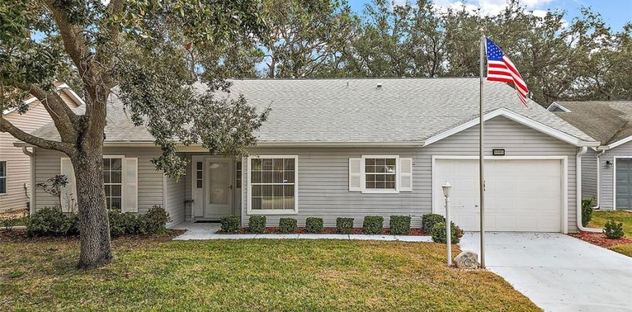 House in Leesburg, Florida 2 bedrooms, 155.43 sq.m. № 1546285
