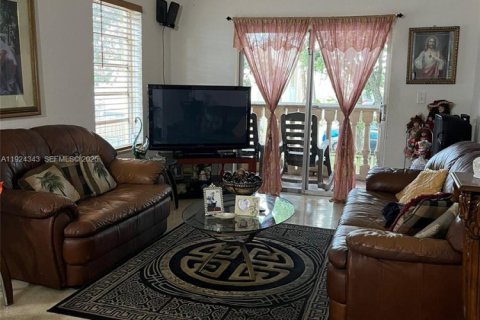 Copropriété à vendre à Hialeah, Floride: 2 chambres, 82.68 m2 № 1982618 - photo 3