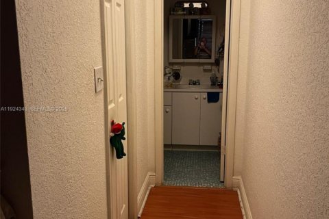 Copropriété à vendre à Hialeah, Floride: 2 chambres, 82.68 m2 № 1982618 - photo 10