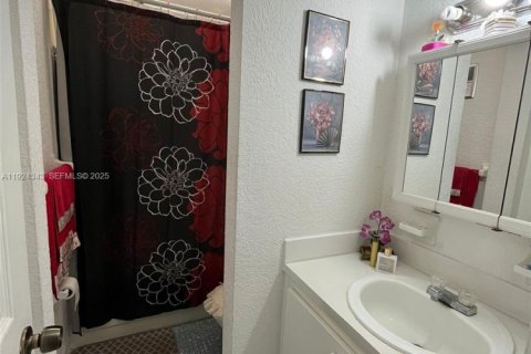 Copropriété à vendre à Hialeah, Floride: 2 chambres, 82.68 m2 № 1982618 - photo 6