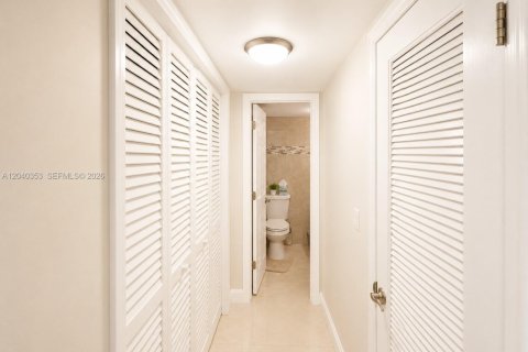 Condo in Hallandale Beach, Florida, 1 bedroom  № 2086634 - photo 7