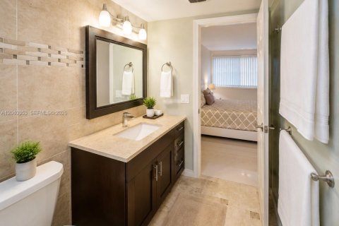 Condo in Hallandale Beach, Florida, 1 bedroom  № 2086634 - photo 14