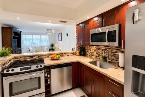 Condo in Hallandale Beach, Florida, 1 bedroom  № 2086634