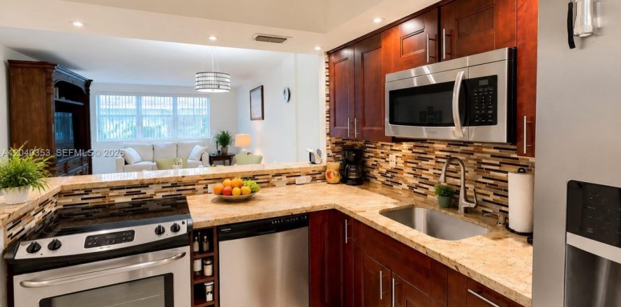Condo in Hallandale Beach, Florida, 1 bedroom  № 2086634