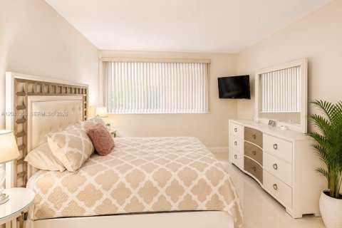 Condo in Hallandale Beach, Florida, 1 bedroom  № 2086634 - photo 8