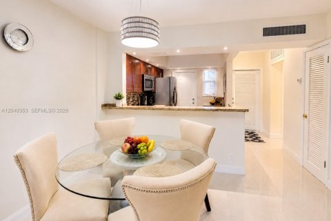 Condo in Hallandale Beach, Florida, 1 bedroom  № 2086634 - photo 5