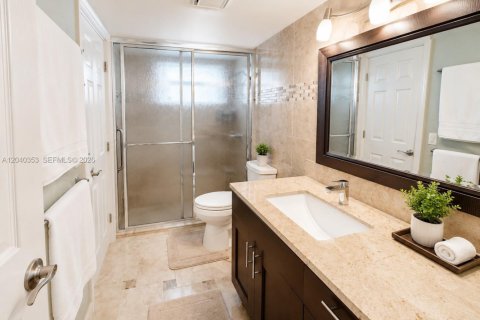 Condo in Hallandale Beach, Florida, 1 bedroom  № 2086634 - photo 13