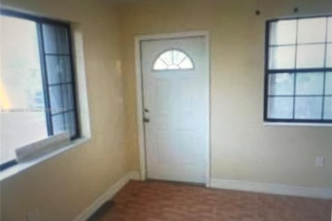 House in Lauderhill, Florida 3 bedrooms, 77.67 sq.m. № 1922005 - photo 7