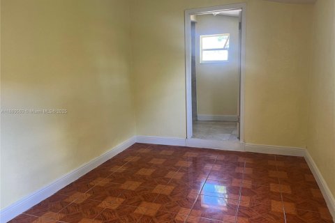 House in Lauderhill, Florida 3 bedrooms, 77.67 sq.m. № 1922005 - photo 11
