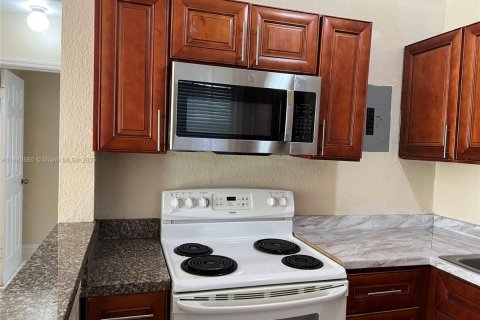 House in Lauderhill, Florida 3 bedrooms, 77.67 sq.m. № 1922005 - photo 19