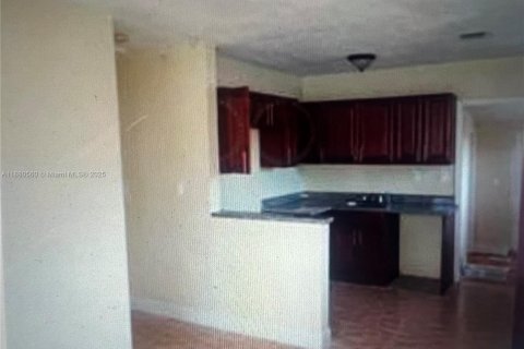 House in Lauderhill, Florida 3 bedrooms, 77.67 sq.m. № 1922005 - photo 8