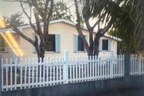 House in Lauderhill, Florida 3 bedrooms, 77.67 sq.m. № 1922005 - photo 5