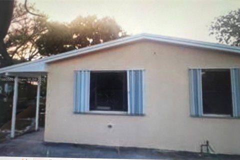 House in Lauderhill, Florida 3 bedrooms, 77.67 sq.m. № 1922005 - photo 4