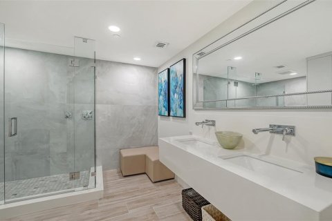 Condo in Longboat Key, Florida, 2 bedrooms  № 2100687 - photo 23
