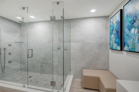 Condo in Longboat Key, Florida, 2 bedrooms  № 2100687 - photo 25