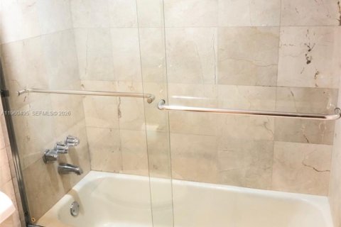 Снять в аренду кондоминиум в Холливуд, Флорида 1 спальня, 81.2м2, № 2080743 - фото 15