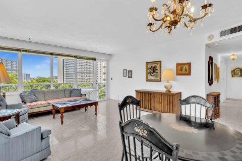 Copropriété à vendre à Fort Lauderdale, Floride: 2 chambres, 104.05 m2 № 2189107 - photo 2