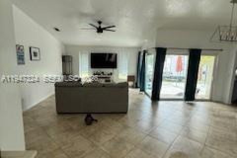Снять в аренду виллу или дом в Хомстед, Флорида 3 спальни, 148.83м2, № 2004786 - фото 4