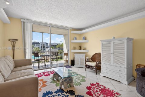 Кондоминиум с 1 спальней в Маргит, Флорида № 2043610