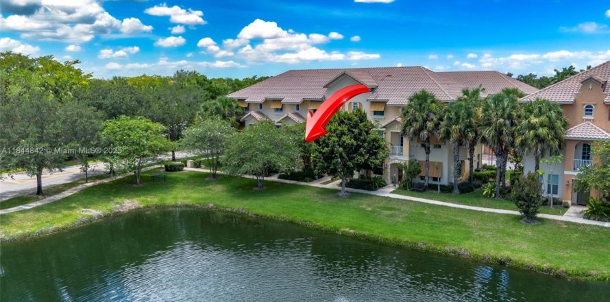 Townhouse in Coconut Creek, Florida 4 bedrooms, 176.51 sq.m. № 1850488