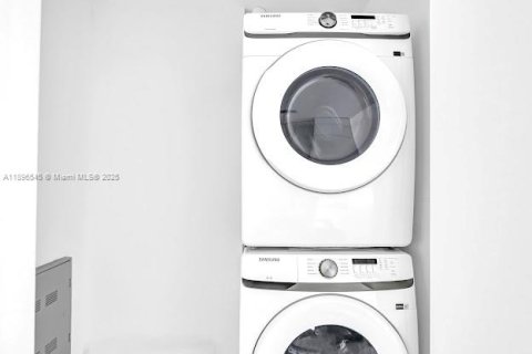 Copropriété à vendre à Miami, Floride: 2 chambres, 143.53 m2 № 1965032 - photo 26