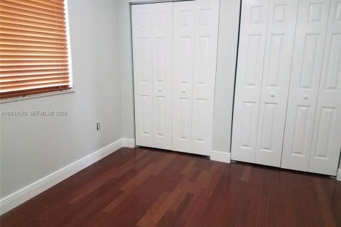 Condominio en alquiler en Hialeah Gardens, Florida, 3 dormitorios, 109.62 m2 № 1992835 - foto 7