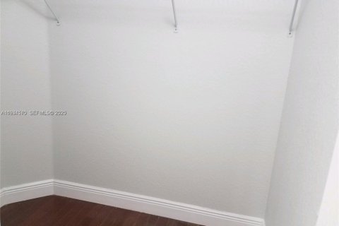 Condominio en alquiler en Hialeah Gardens, Florida, 3 dormitorios, 109.62 m2 № 1992835 - foto 5