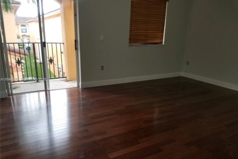 Condominio en alquiler en Hialeah Gardens, Florida, 3 dormitorios, 109.62 m2 № 1992835 - foto 9