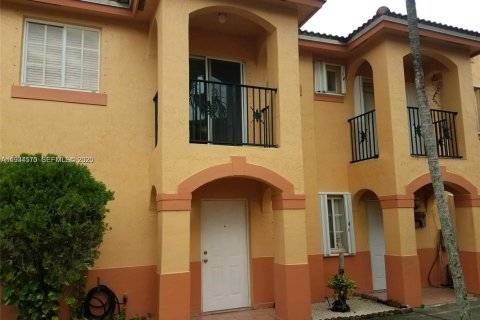 Condominio en alquiler en Hialeah Gardens, Florida, 3 dormitorios, 109.62 m2 № 1992835 - foto 1