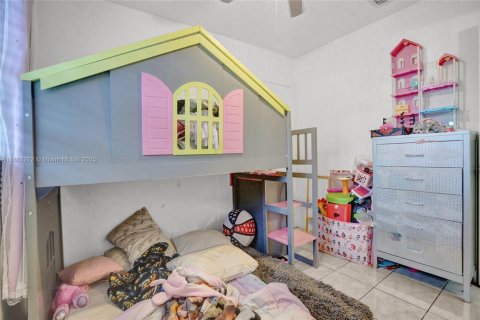 House in Hollywood, Florida 3 bedrooms, 201.6 sq.m. № 1931940 - photo 12