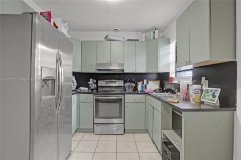House in Hollywood, Florida 3 bedrooms, 201.6 sq.m. № 1931940 - photo 14
