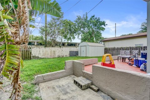 House in Hollywood, Florida 3 bedrooms, 201.6 sq.m. № 1931940 - photo 17