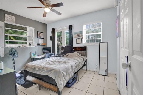 House in Hollywood, Florida 3 bedrooms, 201.6 sq.m. № 1931940 - photo 8
