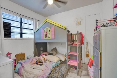 House in Hollywood, Florida 3 bedrooms, 201.6 sq.m. № 1931940 - photo 11