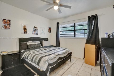 House in Hollywood, Florida 3 bedrooms, 201.6 sq.m. № 1931940 - photo 5