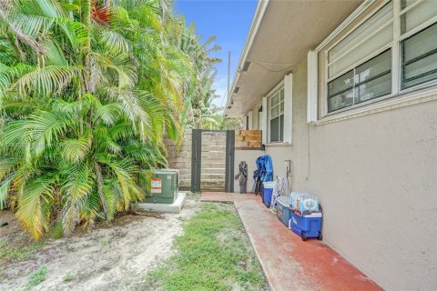 House in Hollywood, Florida 3 bedrooms, 201.6 sq.m. № 1931940 - photo 19