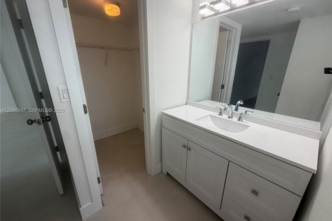 Copropriété à louer à Miami Beach, Floride: 1 chambre, 78.5 m2 № 2340431 - photo 15